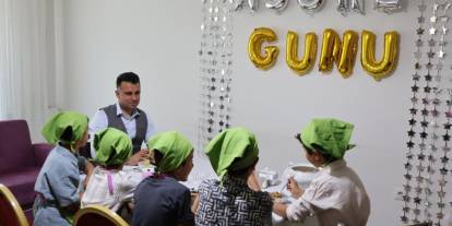 Koruma altındaki çocuklar aşure yaptı