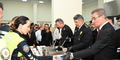 Vali Aydın Baruş'tan emniyet personeline aşure ikramı
