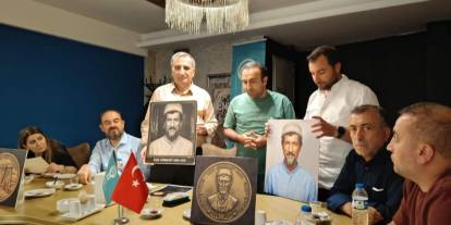 Âşık Sümmani Baba'nın gerçeğe en yakın rölyefi ve hatıra madalyonu tanıtıldı