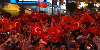 Erzurumlular 15 Temmuz demokrasi nöbetinde bir araya geldi
