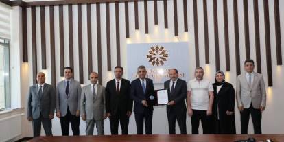 Erzurum Lisesinin köklü tarihi bilimsel bir eserle geleceğe taşınıyor