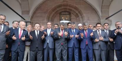 Tarihi Fetih Camii restorasyonun ardından ibadete açıldı