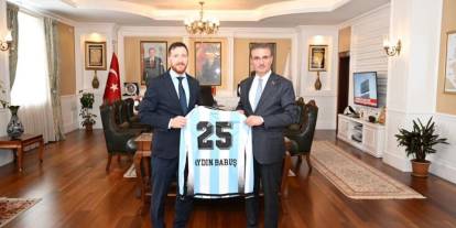 Başkan Dal’dan Vali Baruş’a 25 numaralı forma