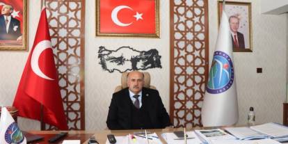 Şenkaya Belediye Başkanı Görbil Özcan partisinden istifa etti